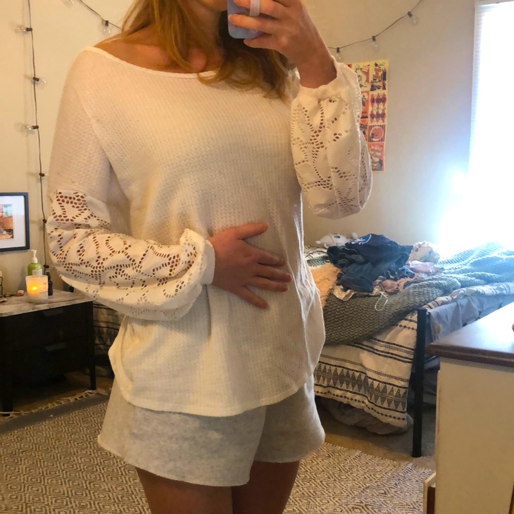 Lace sleeve white top!